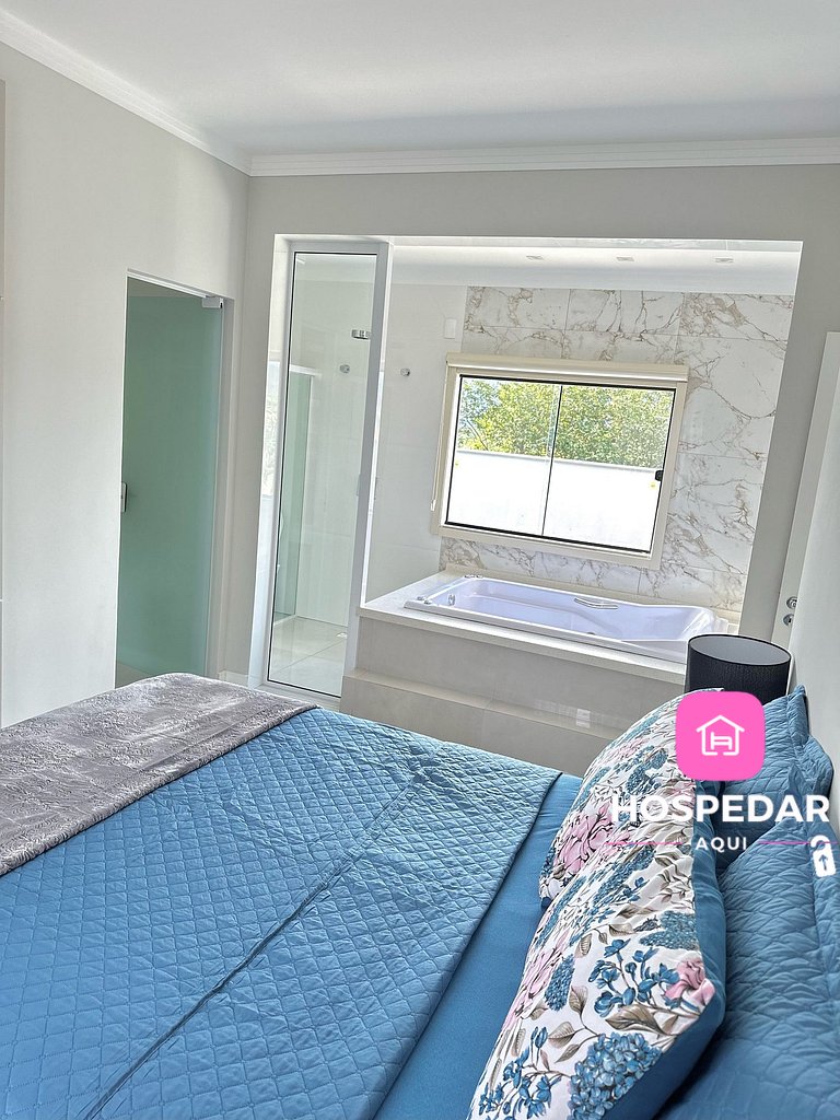 Casa luxuosa com piscina e hidromassagem!