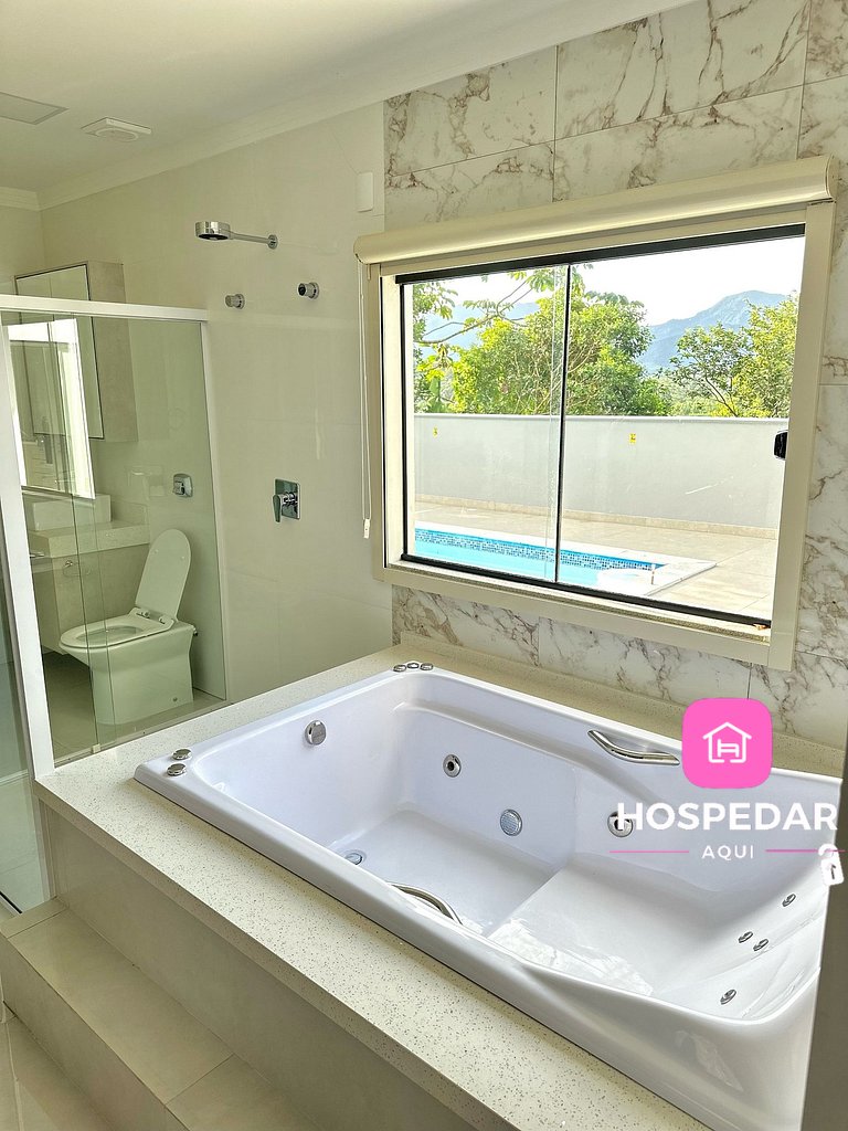 Casa luxuosa com piscina e hidromassagem!