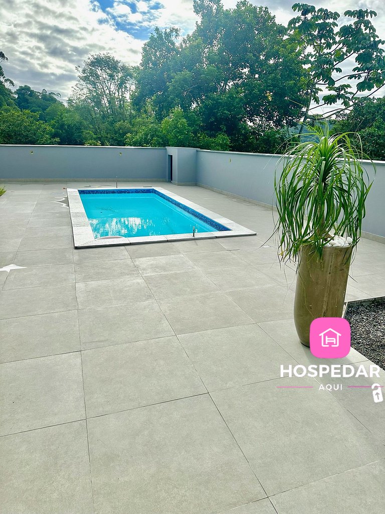 Casa luxuosa com piscina e hidromassagem!