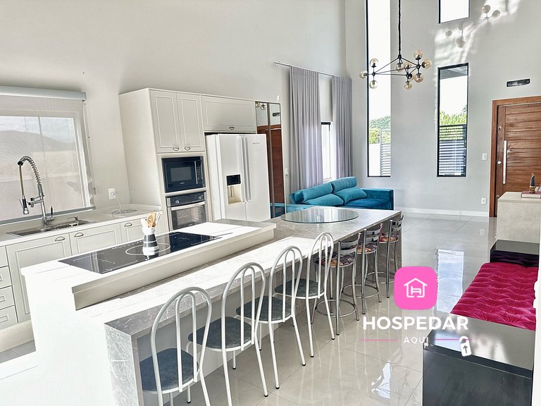 Casa luxuosa com piscina e hidromassagem!
