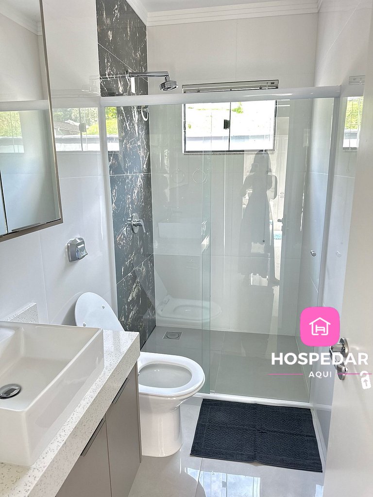Casa luxuosa com piscina e hidromassagem!